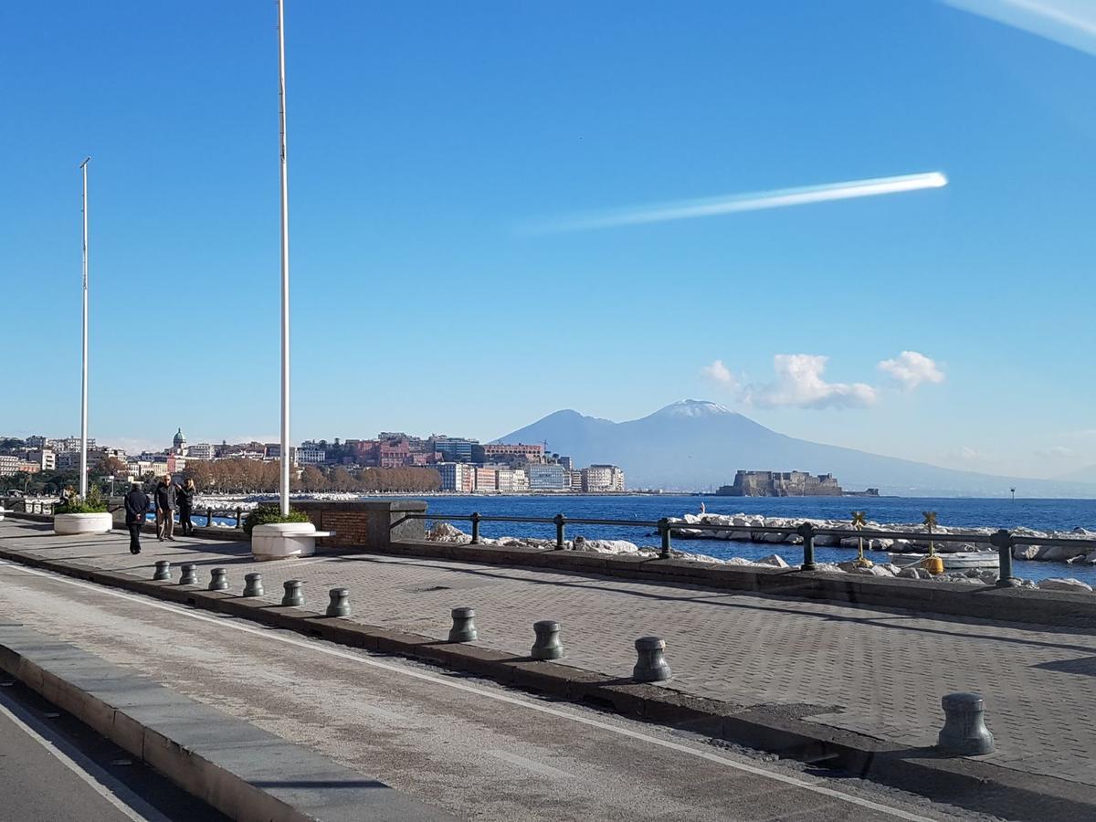 Napoli Lungomare Caracciolo Mon Amour Bagian luar foto