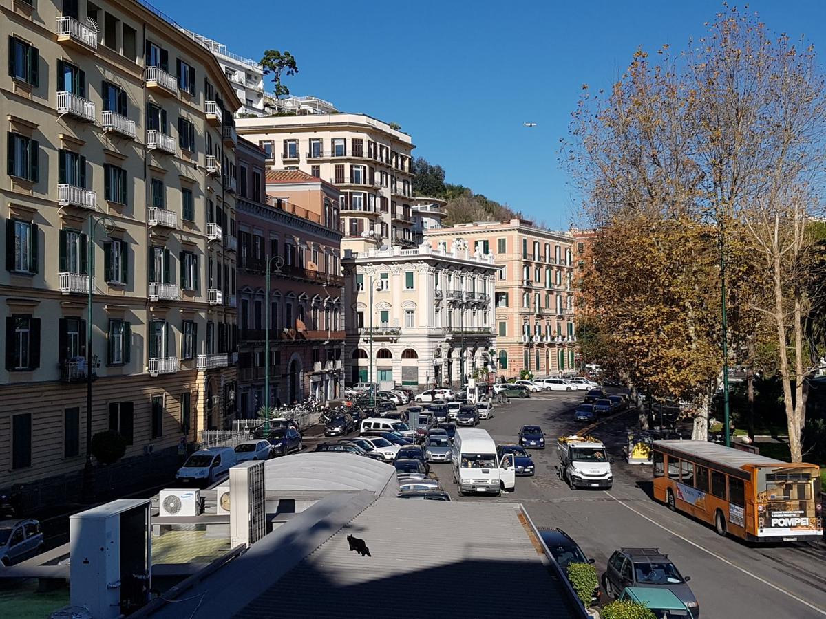 Napoli Lungomare Caracciolo Mon Amour Bagian luar foto