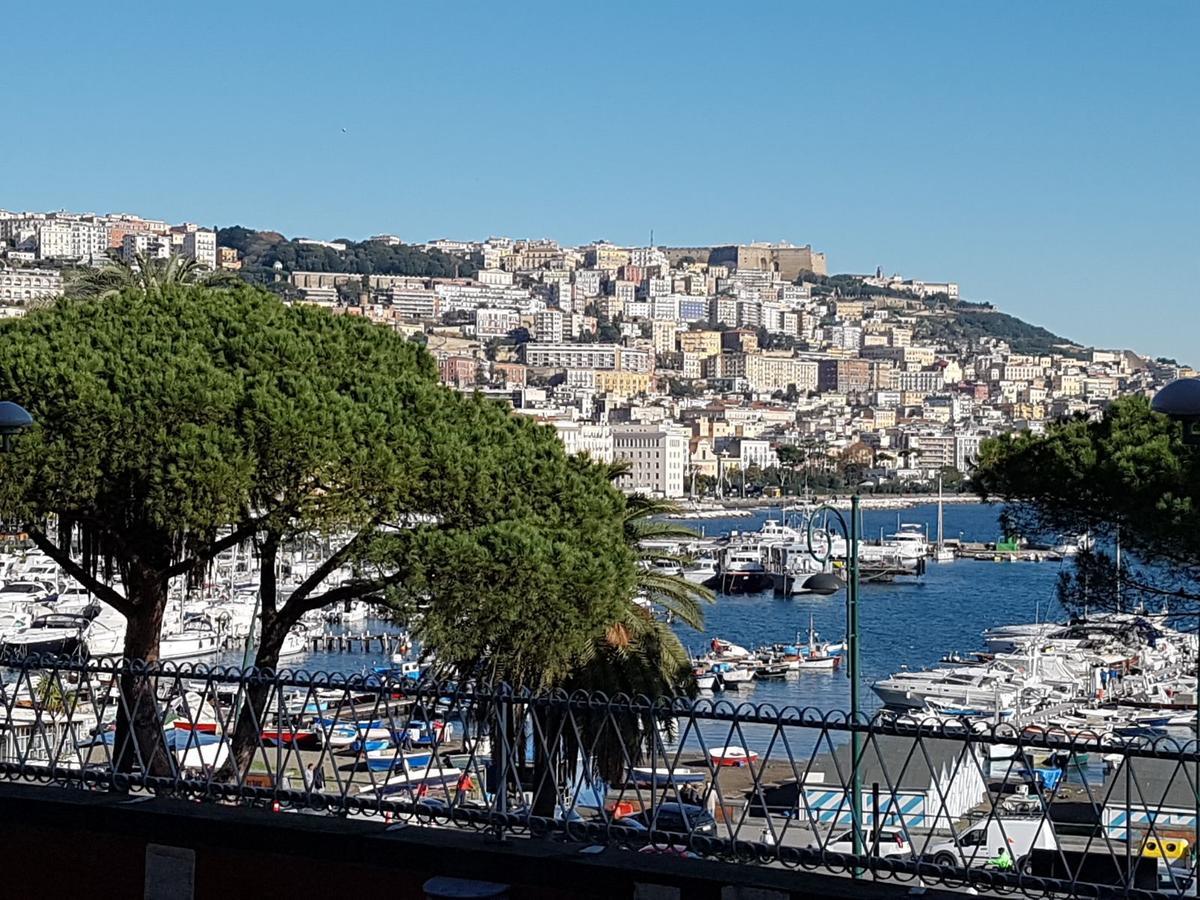 Napoli Lungomare Caracciolo Mon Amour Bagian luar foto