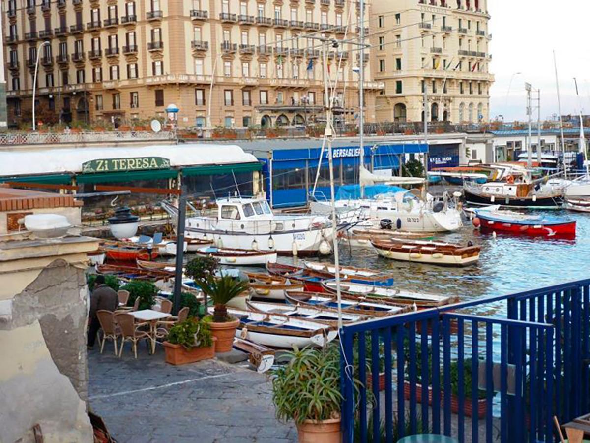 Napoli Lungomare Caracciolo Mon Amour Bagian luar foto