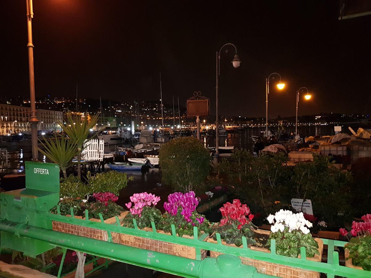 Napoli Lungomare Caracciolo Mon Amour Bagian luar foto