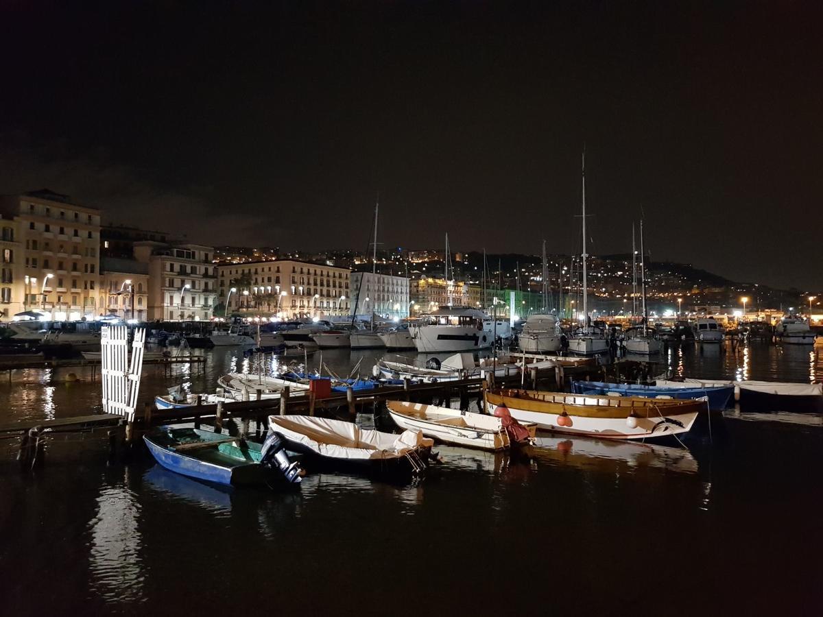 Napoli Lungomare Caracciolo Mon Amour Bagian luar foto