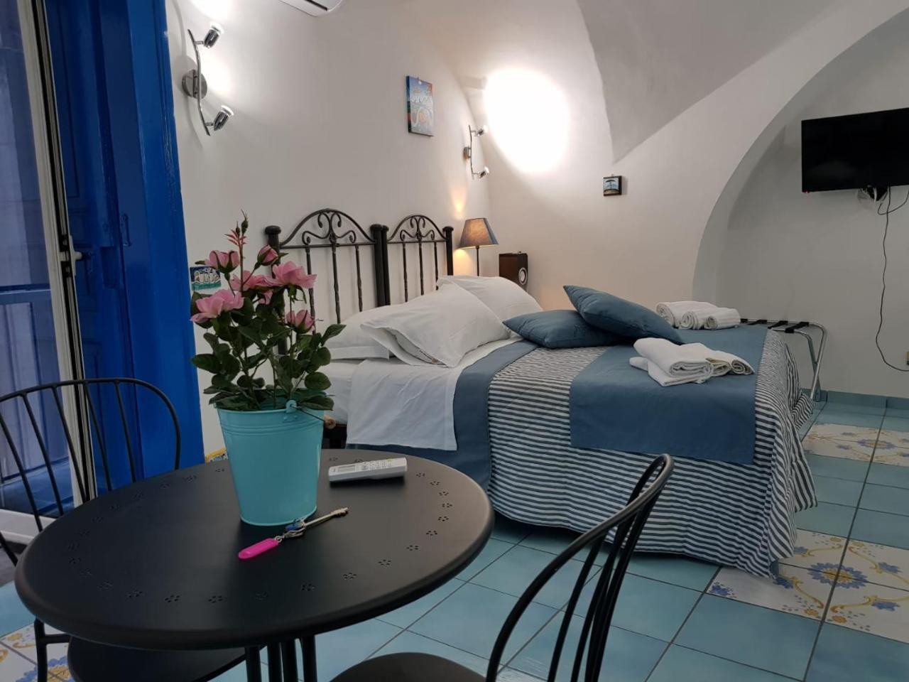 Napoli Lungomare Caracciolo Mon Amour Bagian luar foto